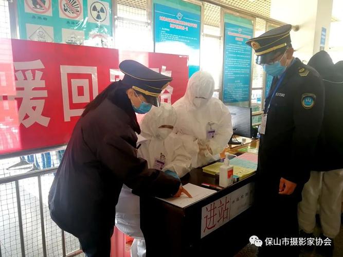 口罩厂返乡技术员小王的新年期盼 天伦之乐归，生活如常来