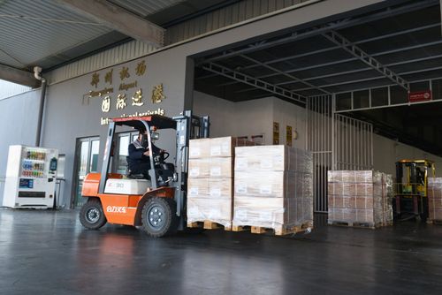天伦集团捐赠2.5万套防护服,8500个护目镜,送往郑州防控一线