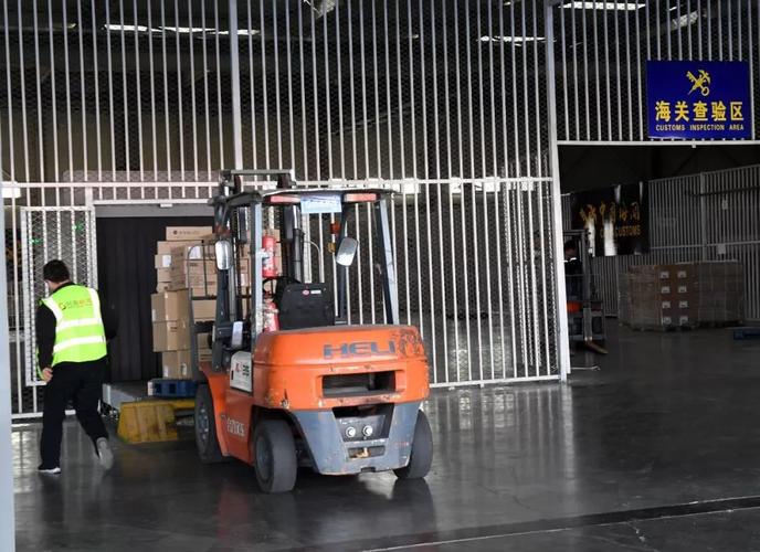 天伦集团再施援手 2.5万套防护服与8500个护目镜紧急运往抗疫前线