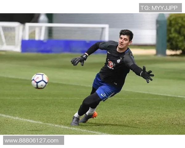 库尔图瓦：守门员之王的传奇旅程与足球生涯的辉煌成就