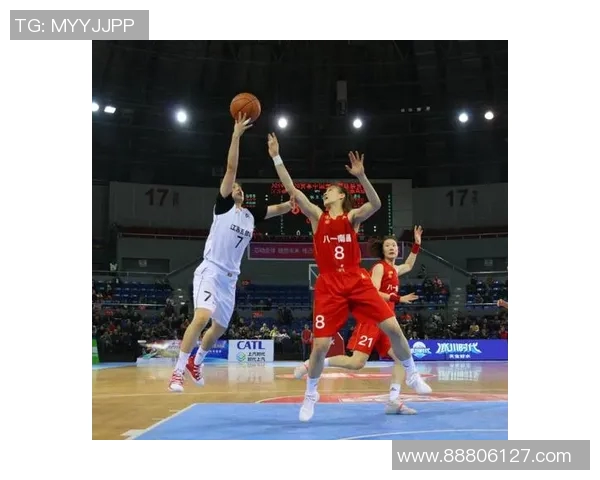 江苏龙队迎战山东西王队决战篮球场上谁能笑到最后