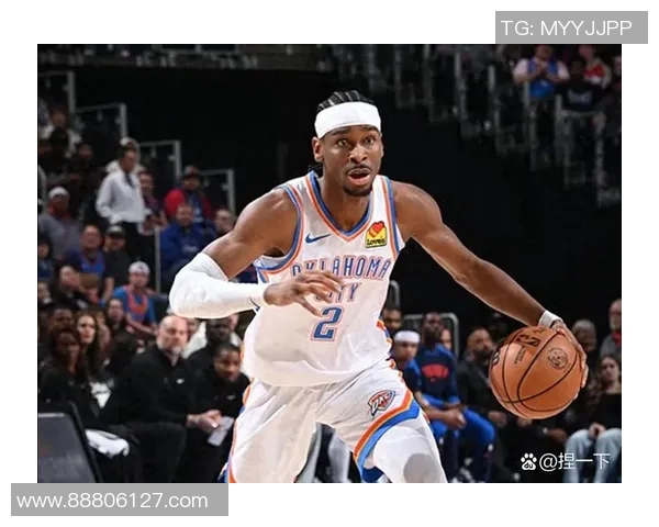 勇士险胜雷霆121比118关键时刻展现团队默契与个人能力