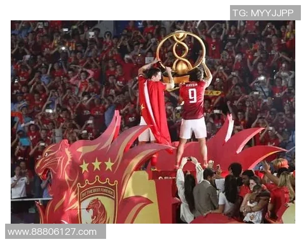 巴萨与恒大激战全场回顾球迷热情高涨精彩瞬间不容错过